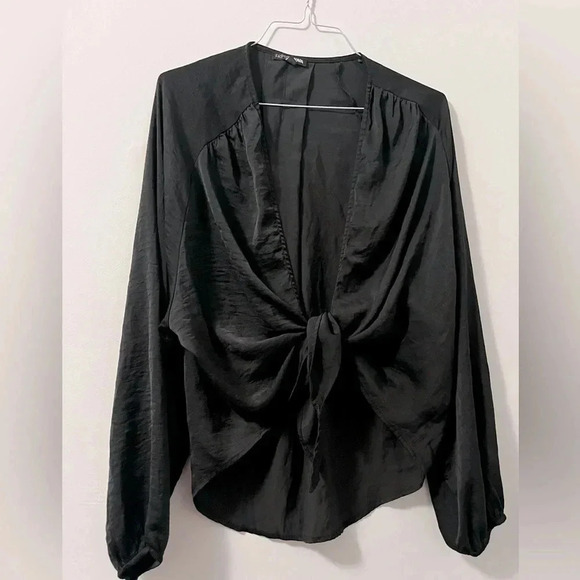 Fashion Nova tie front top - Picture 1 of 6